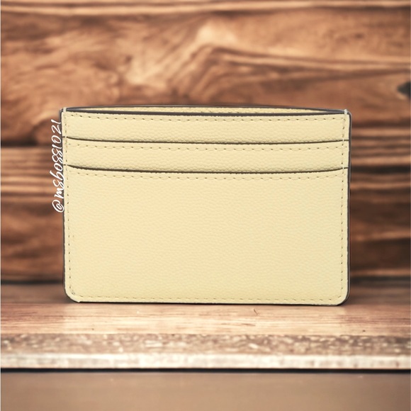 Marc Jacobs Cardholder in Vanilla BRAND NEW - Picture 2 of 4